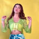 Ashnoor Kaur Instagram - Last TGIF of 2022💛 Pick your fav pic & tell me in the comments!!!👀 . . . #WhatIWore #ashnoorstylediaries Top @itgirl_love