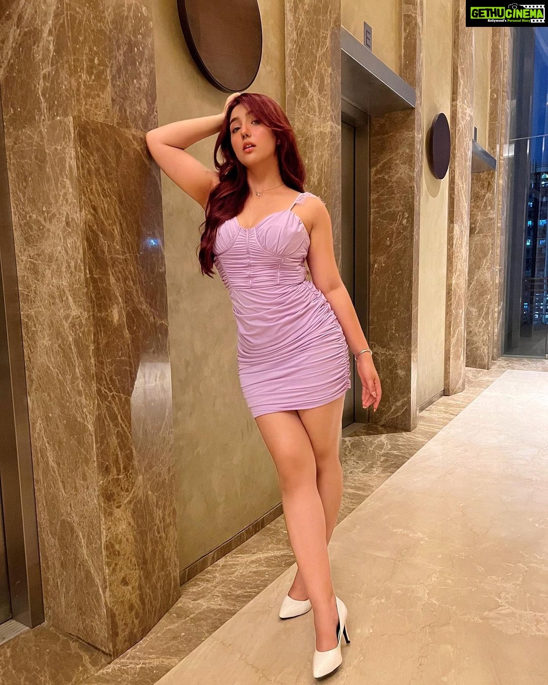 Ashnoor Kaur Instagram - Albeit inadvertently, staring?👀💜🔮