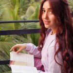 Ashnoor Kaur Instagram - “In the future, if by some miracle you ever find yourself in the position to fall in love again . . . fall in love with me.”😩🎀✨