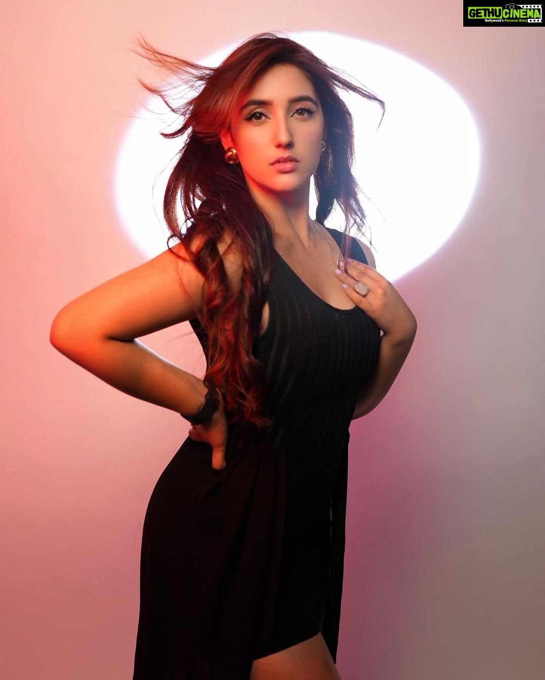 Ashnoor Kaur Instagram - Darlin’ I’m a nightmare, dressed like a daydream🥀🖤