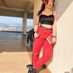 Ashnoor Kaur Instagram - Crois en toi♥️ . . . #AboutYesterday #ashnoorstylediaries #WhatIWore Pants @lovegen_official Boots @svaavi