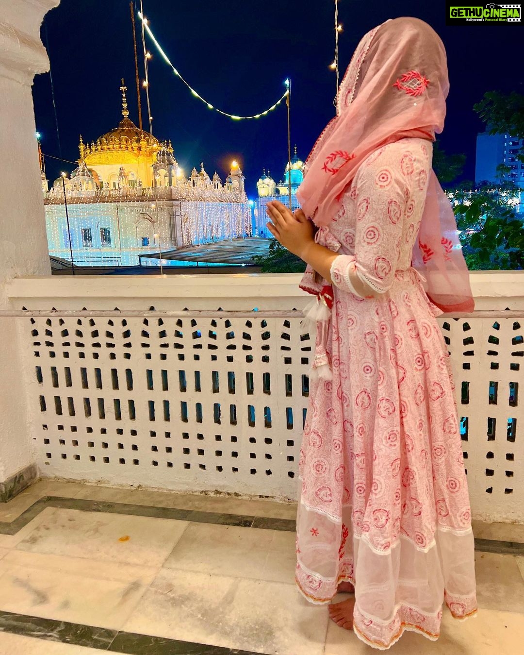 Ashnoor Kaur Instagram - Waheguru ji✨ #Bye2022 #Welcome2023 . . . Styled by @styling.your.soul Wearing @ireshhofficial Sachkhand Shri Hazur Sahib Nanded