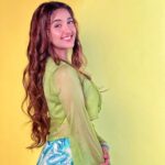 Ashnoor Kaur Instagram - Last TGIF of 2022💛 Pick your fav pic & tell me in the comments!!!👀 . . . #WhatIWore #ashnoorstylediaries Top @itgirl_love