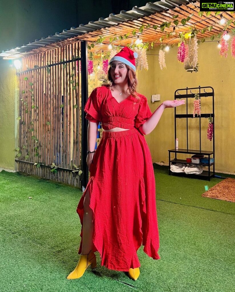 Ashnoor Kaur Instagram - Merry Christmas🎄♥️ . . . #whatiwore #ashnoorstylediaries #christmas Wearing @howwhenwearclothing