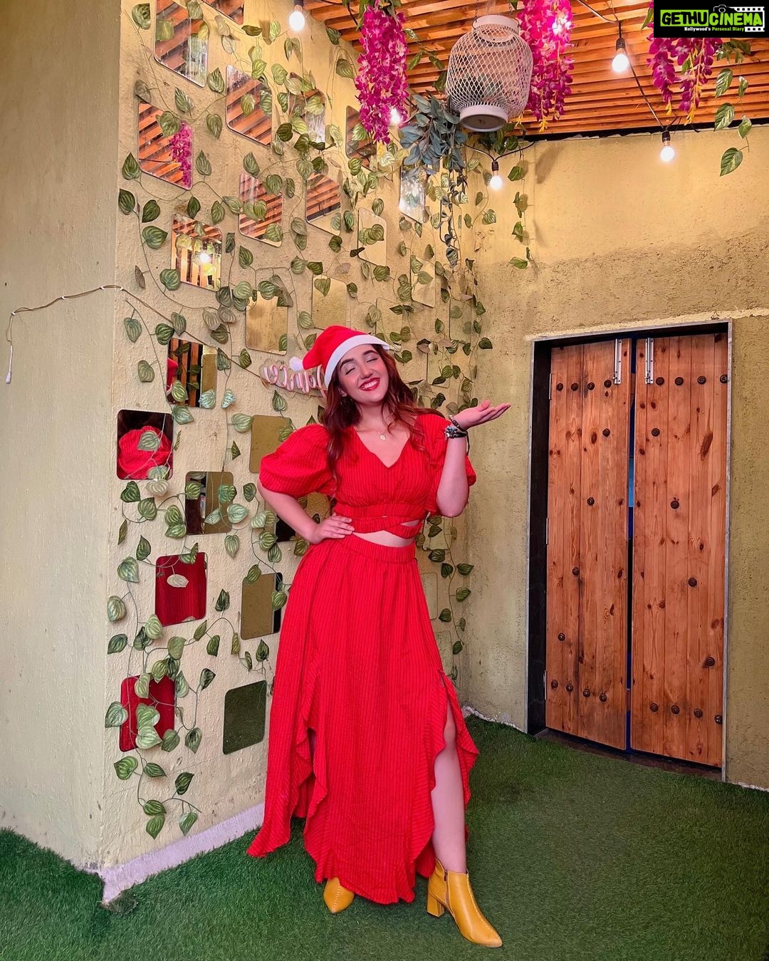 Ashnoor Kaur Instagram - Merry Christmas🎄♥️ . . . #whatiwore #ashnoorstylediaries #christmas Wearing @howwhenwearclothing