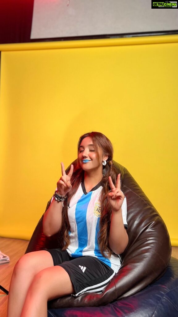 Ashnoor Kaur Instagram - All set for the match? 🇦🇷 vs 🇫🇷 Which team are you supporting? . . . Shade ‘Aquaholic’ from @colorplay_in #PlayItYourWay #ColorPlayByAshnoor #CPbyAK 📍 @iona_multifunctionalstudio