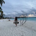 Ashnoor Kaur Instagram - Paradise called, I answered🤌🏻🇲🇻🤍🌊🌤️ . . Thanks for the awesome awesome hospitality @sunsiyamresorts @sunsiyamiruveli 🌻 No wonder you’re amongst the luxury resorts TOP 10 IN ASIA and TOP 20 GLOBALLY!!! And for arranging everything oh so beautifully & effortlessly @planmyleisure Can’t wait to plan my next trip with ya’ll🫶🏻 Sun Siyam Iru Veli