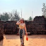 Ashnoor Kaur Instagram – Made you look👀🧡
.
.
.
#GoaDiaries #WhatIWore #ashnoorstylediaries 
Wearing @theboozybutton Aguada Fort, Goa, India