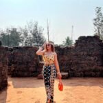 Ashnoor Kaur Instagram - Made you look👀🧡 . . . #GoaDiaries #WhatIWore #ashnoorstylediaries Wearing @theboozybutton Aguada Fort, Goa, India
