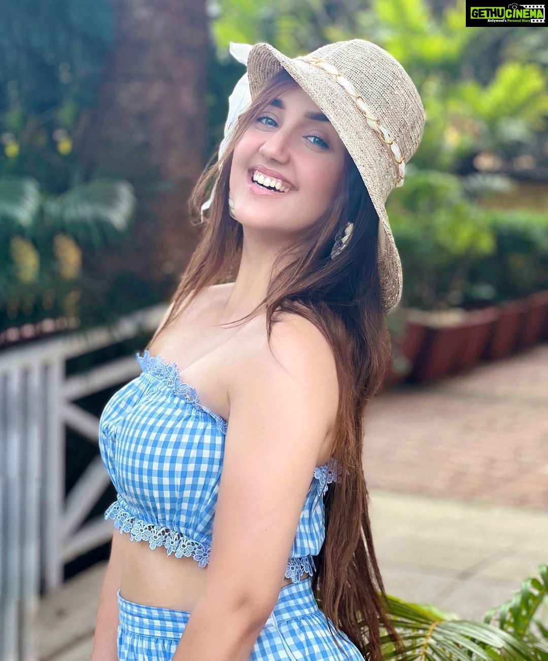 Ashnoor Kaur Instagram - Raised on sunshine🤍🦋 Goa