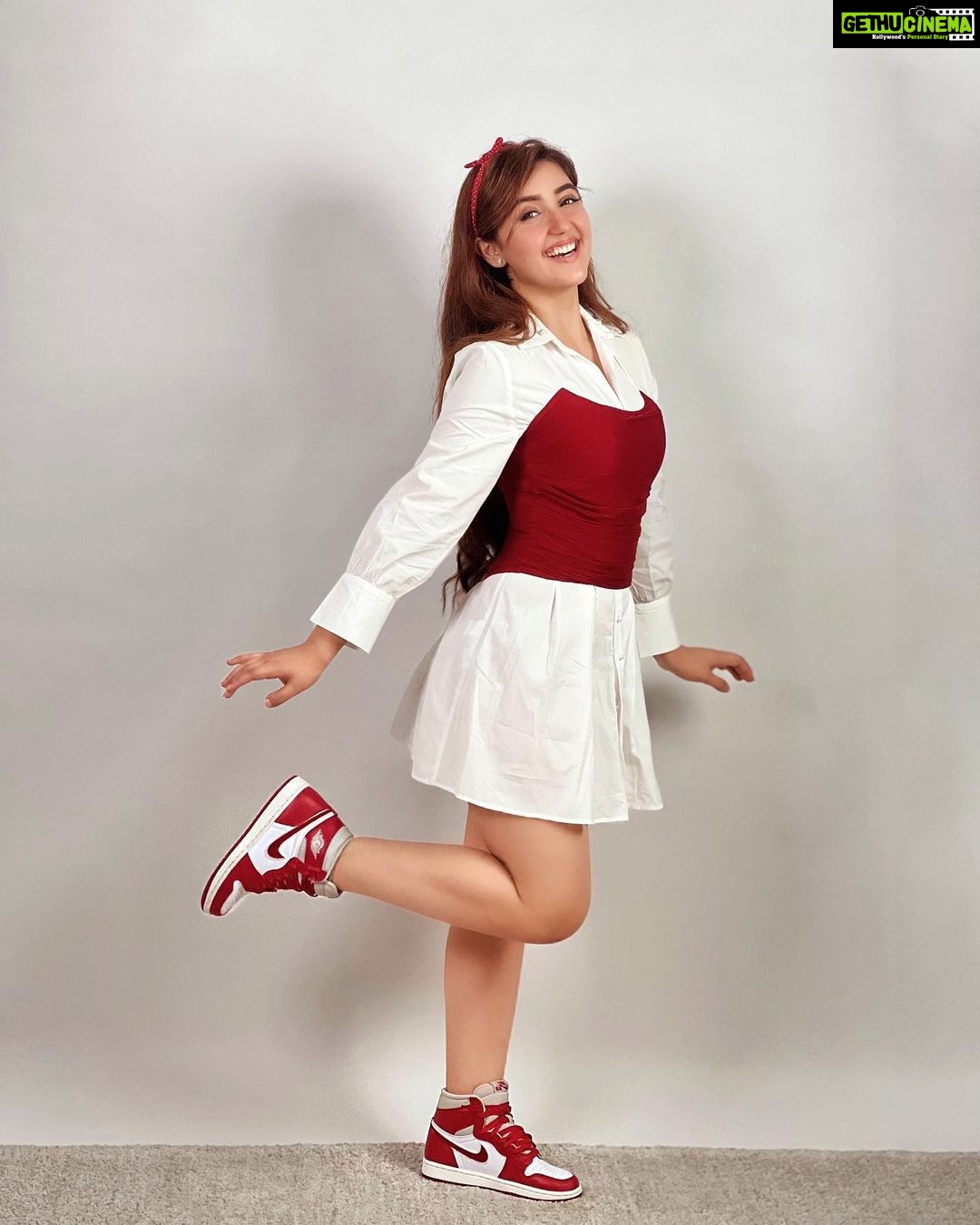 Ashnoor Kaur Instagram - ‘Mini’-mouse enough?😁♥️ #iykyk . . . Kicks @nike Corset @itgirl_love
