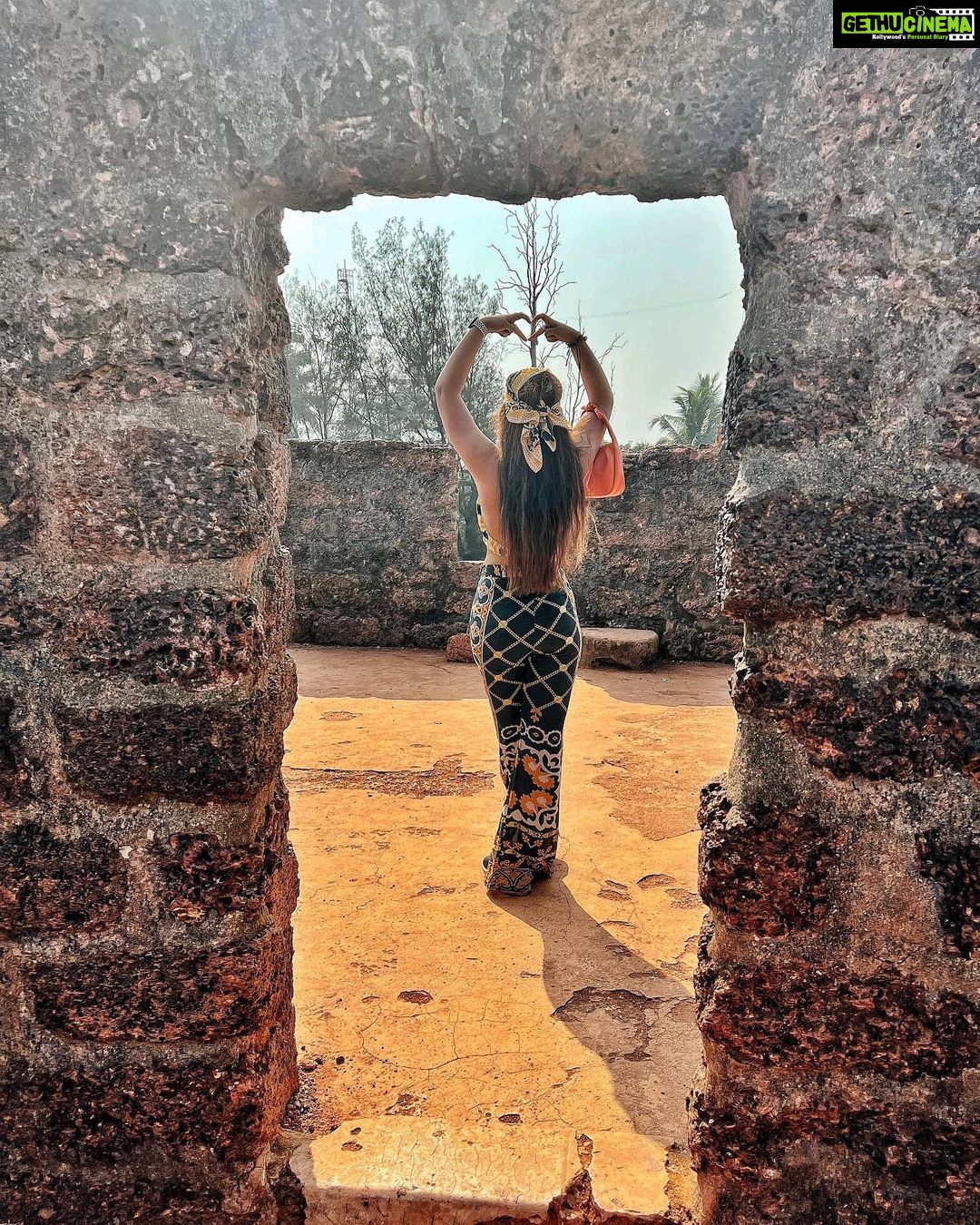Ashnoor Kaur Instagram - Wanderlust & brick dustš§” Aguada Fort, Goa, India