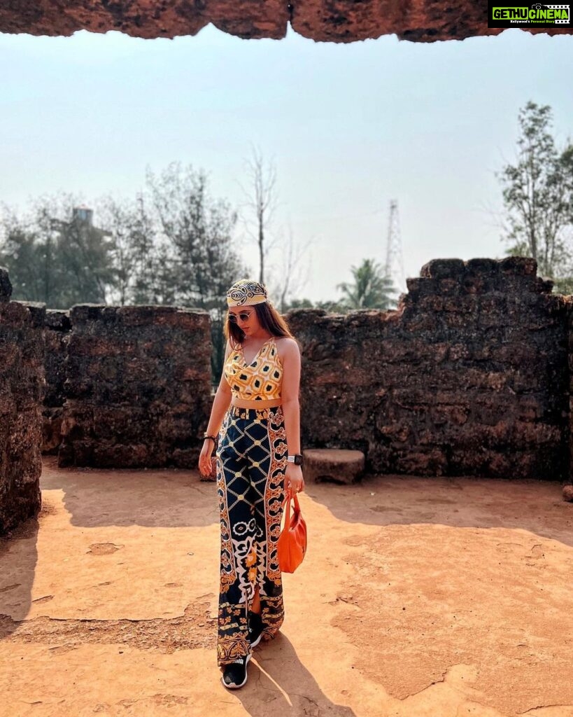 Ashnoor Kaur Instagram - Made you look👀🧡 . . . #GoaDiaries #WhatIWore #ashnoorstylediaries Wearing @theboozybutton Aguada Fort, Goa, India