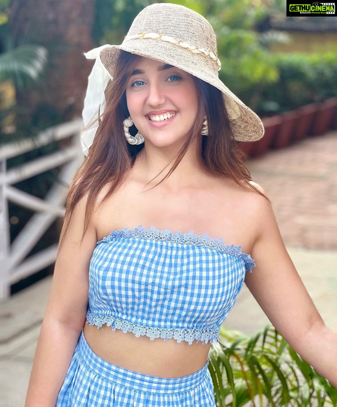 Ashnoor Kaur Instagram - Raised on sunshine🤍🦋 Goa
