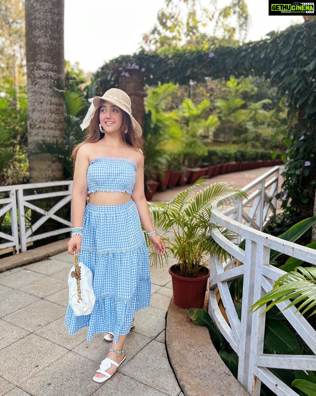 Ashnoor Kaur Instagram - Galway girl🦋🤍 . . . #GoaDiaries #WhatIWore #ashnoorstylediaries Wearing @howwhenwearclothing