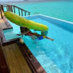 Ashnoor Kaur Instagram - Watch me fall off the floatie in 5 easy steps🥲 Maldives