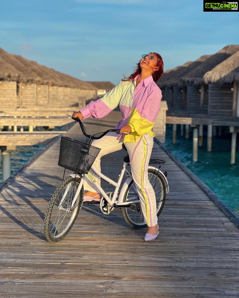 Ashnoor Kaur Instagram - Summa’23🌤️🚴🏻‍♀️🌻 . . Swipe to the last slide to not miss the amazing viewwww🤌🏻 #Maldives #Summers #Vacation 👚 @ordinaree.in 📍 @sunsiyamiruveli @sunsiyamresorts 🤝 @planmyleisure #sunsiyam #iruveli #planmyleisure