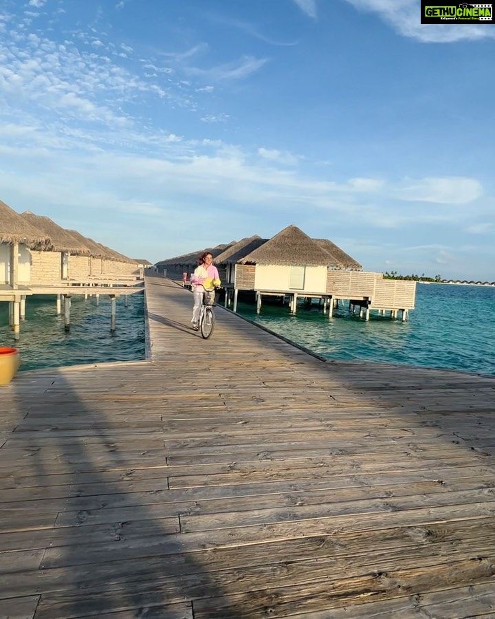 Ashnoor Kaur Instagram - Summa’23🌤️🚴🏻♀️🌻 . . Swipe to the last slide to not miss the amazing viewwww🤌🏻 #Maldives #Summers #Vacation 👚 @ordinaree.in 📍 @sunsiyamiruveli @sunsiyamresorts 🤝 @planmyleisure #sunsiyam #iruveli #planmyleisure