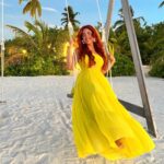Ashnoor Kaur Instagram - Main character moment💛🌻🌅 . . 👗 @ordinaree.in 📍 @sunsiyamresorts @sunsiyamiruveli 🤝 @planmyleisure Sun Siyam Iru Veli