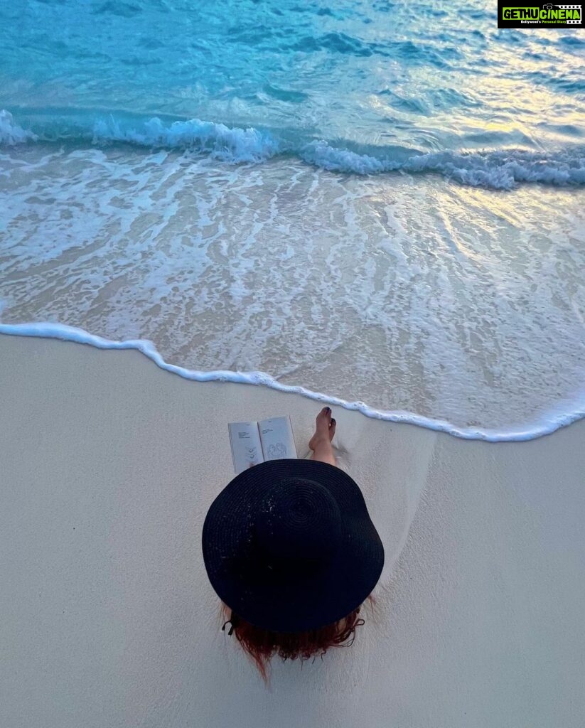 Ashnoor Kaur Instagram - Sea foam in the veins, Understanding the language of the waves🌊🐚🐬🌅 . . . 🩱 @merakilifestudio 👜 @pine_cone_official 📍 @sunsiyamresorts @sunsiyamiruveli 🤝 @planmyleisure Sun Siyam Iru Veli