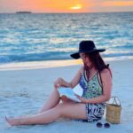 Ashnoor Kaur Instagram - Sea foam in the veins, Understanding the language of the waves🌊🐚🐬🌅 . . . 🩱 @merakilifestudio 👜 @pine_cone_official 📍 @sunsiyamresorts @sunsiyamiruveli 🤝 @planmyleisure Sun Siyam Iru Veli