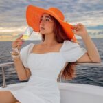 Ashnoor Kaur Instagram - Private cruisin’… Sea you later🌊👀🐚 . . Ps: It’s apple juice🤣 👗 @styleanny_in 💎 @designsbyjewelsgalaxy @designsandyoustudio 👒 @merakilifestudio 📸 @_._muitzz_._ 📍 @sunsiyamiruveli @sunsiyamresorts 🤝 @planmyleisure #maldives #sunsiyam #iruveli #planmyleisure #privatecuise Maldives