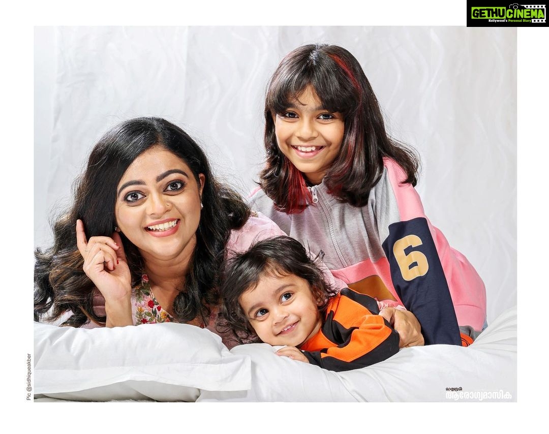 Aswathy Sreekanth Instagram - ✨ stylist: @laamiya.c.k photo: @sidhiqueakber outfit : @walkthefashion_ kids : @magic_design_m Mua : @makeup_blooms_makeover_ @makeover_by_aswathyprasanth shoot for : @mbiarogyamasika