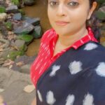 Aswathy Sreekanth Instagram - ചക്കപ്പഴം കുടുംബത്തിന്റെ 'വിനോദ' യാത്ര 😁😁 @shruthi_rajanikanth @arjunsomasekhar @s.psreekumar @rafidq @aryan_kashiofficial @sadhikasureshmenon #chakkappazham #familytime #outdoorshoot #goodtimes #sitcom #malayalam #flowerstv