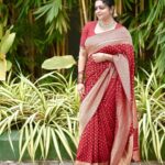 Aswathy Sreekanth Instagram - The most alluring thing a woman can have is confidence ❤️ Saree @kanchivaram.in Styling @sabarinathk_ #sareelove #indiantradition #banarasi #redsaree #aswathysreekanth