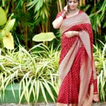 Aswathy Sreekanth Instagram - The most alluring thing a woman can have is confidence ❤️ Saree @kanchivaram.in Styling @sabarinathk_ #sareelove #indiantradition #banarasi #redsaree #aswathysreekanth