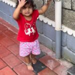 Aswathy Sreekanth Instagram - ജലം അമൂല്യമാണ് ഗയ്‌സ് ! ഒരു തുള്ളിയും വെറുതെ വിടരുത് 😁 #babyreels #kamala