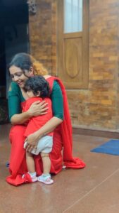 Aswathy Sreekanth Instagram - വാ വെണ്ണിലാവേ വാടാതെ പൂവേ 🥰🥰🥰 Thank you for this @shruthi_rajanikanth #kamala #chakkappazhamlocation #mybaby