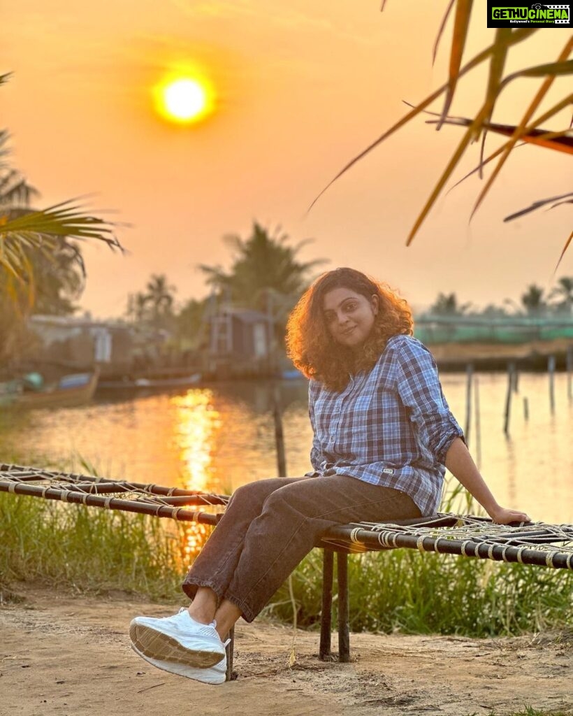 Aswathy Sreekanth Instagram - Grateful for today’s sunset #kadamakudy #travel #goodvibes