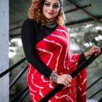 Aswathy Sreekanth Instagram - “Each time a woman stands up for herself, she stands up for all women.” @sabarinathk_ @shoshank_makeup Saree @byhand.in @neethuthomasphotography #blackandred #shoottime #zeekeralam #sareelook #trends