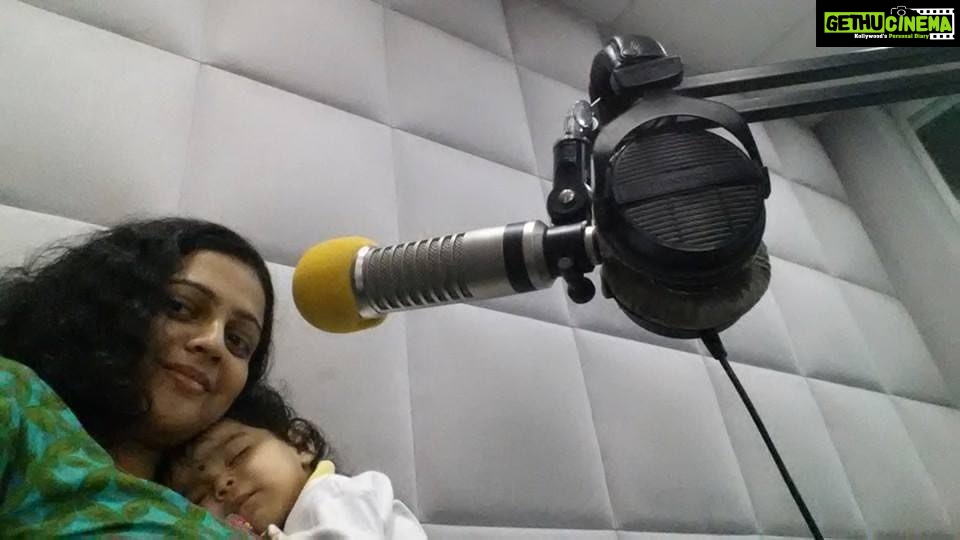 Aswathy Sreekanth Instagram - പണ്ടൊരു റേഡിയോക്കാലം… Thats Padma by the way 😁 #radiolife #motherhood #workingmom #throwback #memories #worklifebalance