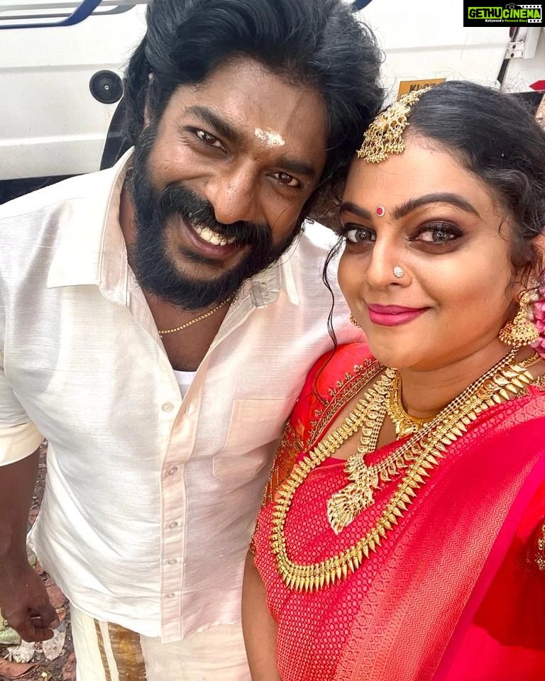Aswathy Sreekanth Instagram - 😍😍 #uthaman #asha #chakkappazham #chakkapazhamfansclub #chakkapazhamfans #flowerstv #flowers