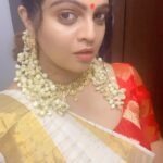 Aswathy Sreekanth Instagram - മല്ലിപ്പൂ മുല്ലപ്പൂ ആയാൽ കുഴപ്പമുണ്ടോ ?? 🤪 #mallippoo #reels #trendingreels #arrahamanmusic #tamilsong