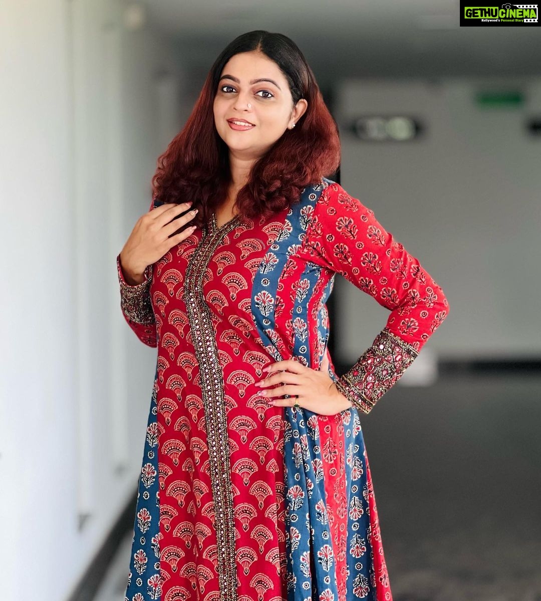 Aswathy Sreekanth Instagram - 👗 @klumbyprajinajaanaki