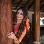 Aswathy Sreekanth Instagram – She was an adventurer at heart but, oh how she loved to be HOME 🧡🧡🧡

📷 @neethuthomasphotography 
H&M @sijanmakeupartist 
Styling @anjalii___vinod