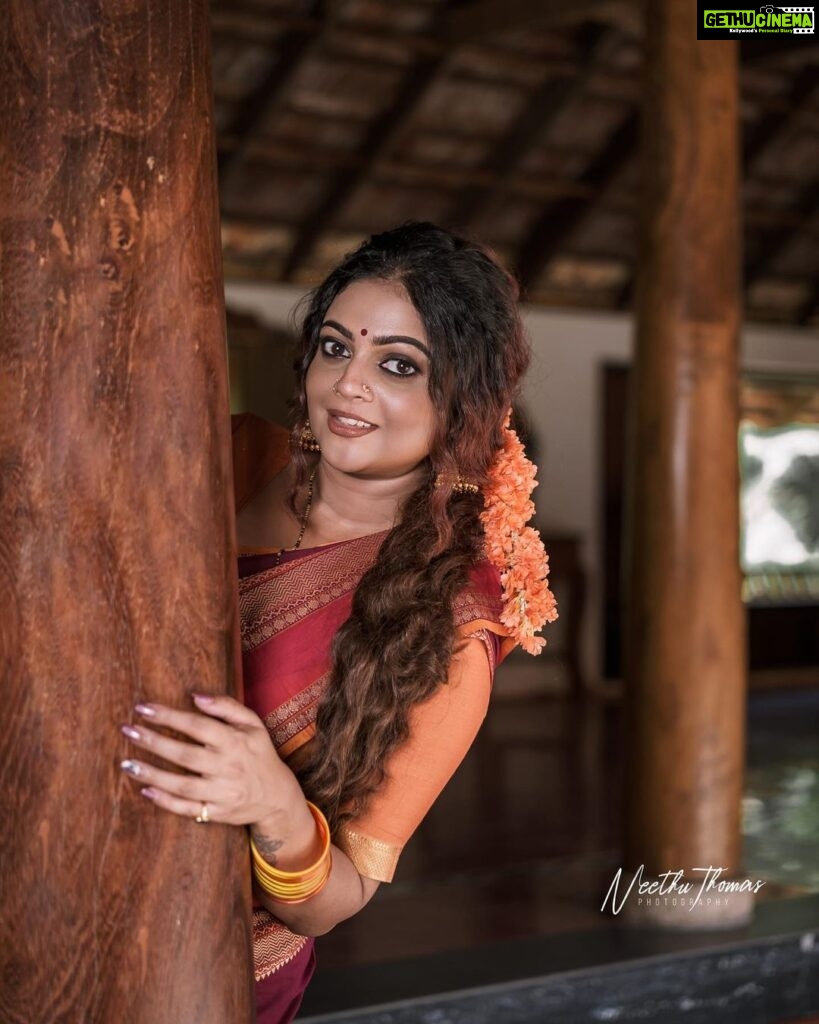 Aswathy Sreekanth Instagram - She was an adventurer at heart but, oh how she loved to be HOME 🧡🧡🧡 📷 @neethuthomasphotography H&M @sijanmakeupartist Styling @anjalii___vinod
