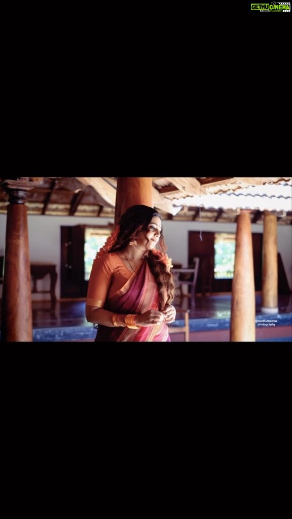 Aswathy Sreekanth Instagram - 🧡🧡🧡 📸 @neethuthomasphotography Styled by @anjalii___vinod H&M @sijanmakeupartist #sareeshoot #latest #traditional #artistsoninstagram #photoshoot #aswathysreekanth #malayalamtvactress #anchor #reels #tamilsong #malare #tamilattire #traditionalhome #reelsinstagram