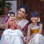 Aswathy Sreekanth Instagram – ഉത്രാടച്ചിരി ❤️

📸 @actor_vip 
MUA @viji__chandran 
Outfit by @body._talk 
Styling @makeover_by_savu 
Crew @shahirebrahim @__directedby 
Retouching by @retouching.picssolution 
Location @rasagurukulresort
#onamshoot #aswathysreekanth #onamphotoshoot #traditionalwear #mammadaughters #kidsinonamwear #padma #kamala