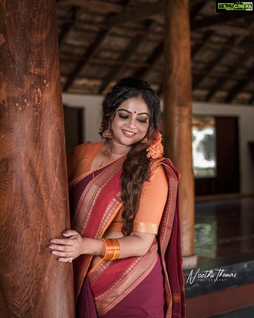 Aswathy Sreekanth Instagram - She was an adventurer at heart but, oh how she loved to be HOME 🧡🧡🧡 📷 @neethuthomasphotography H&M @sijanmakeupartist Styling @anjalii___vinod