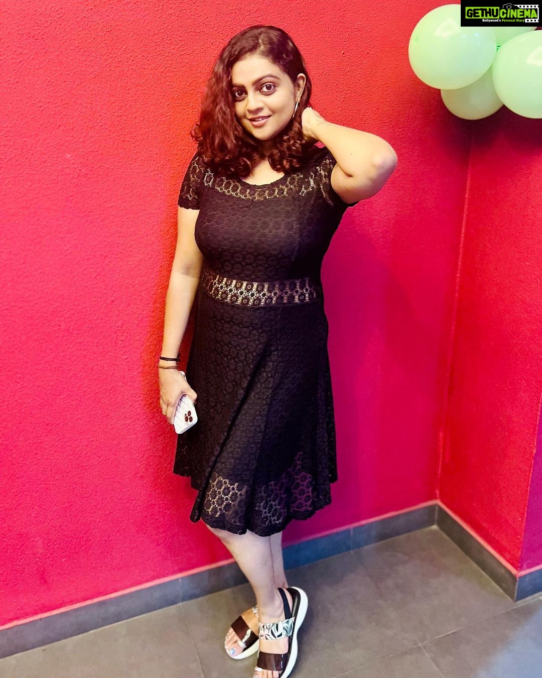 Aswathy Sreekanth Instagram - When in doubt choose Black 🖤❤️