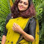 Aswathy Sreekanth Instagram - Be good to her, she is rare 🙂🥰 #goodmorning #happiness #shoottime