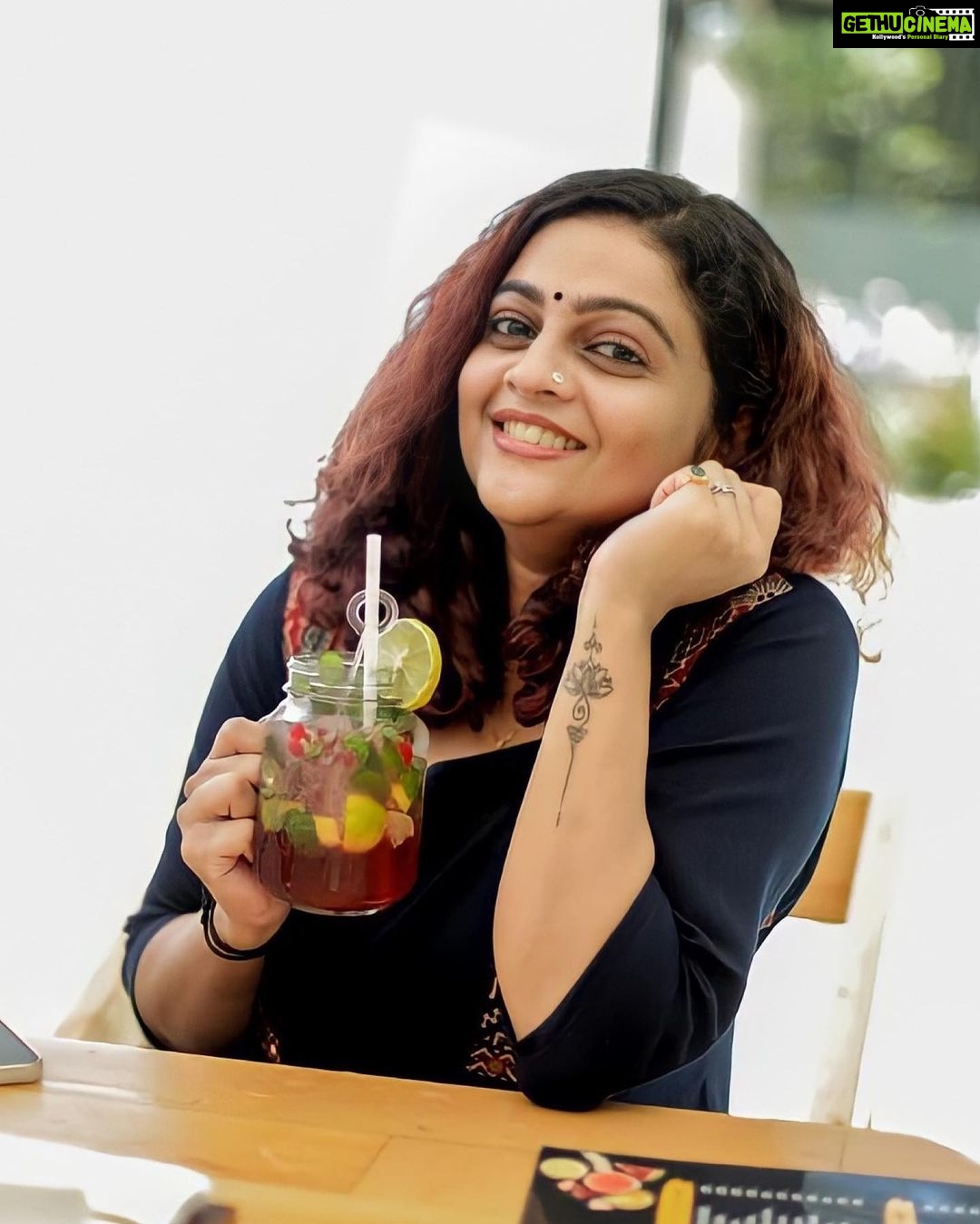 Aswathy Sreekanth Instagram - Hey, smile and go 🥰