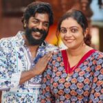 Aswathy Sreekanth Instagram - ഉത്തമനും ആശയും 😍😍 ചക്കപ്പഴം എത്തുന്നു തിങ്കളാഴ്ച മുതൽ രാത്രി 7മണിക്ക് 😍😍 👕 @peeka_men #chakkappazham #chakkapazhamfansclub #chakkapazhamfans #flowers #flowerstv