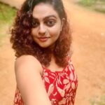Aswathy Sreekanth Instagram - “She lives the poetry she cannot write”- Oscar Wild #aswathysreekanth #goodvibes #beingself #traveltime Rasa Gurukul
