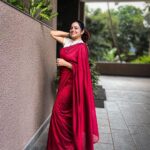 Aswathy Sreekanth Instagram - “The only thing that will make you happy is being happy with who you are” 📸 @unaiseadivadu #eventready #sareelook