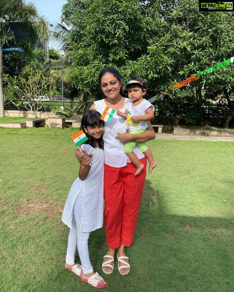 Aswathy Sreekanth Instagram - സ്വാതന്ത്ര്യം ഗൗരവമുള്ളൊരു വാക്കാണെന്ന് കമലയ്ക്ക് വരെ മനസിലായി 😌 Happy Independence Day ❤️ #independenceday #75thindependenceday